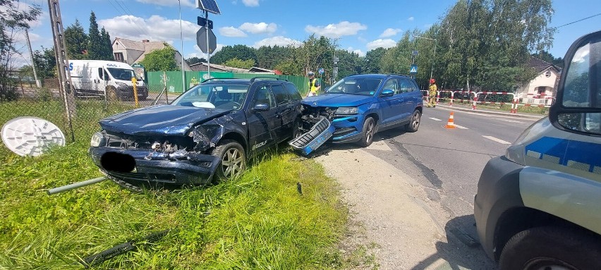 Mimo to, zderzenie aut, które zostały dość poważnie...