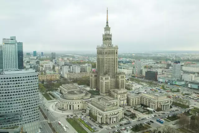 Tak wygląda Warszawa z samego szczytu PKiN. Niesamowite nagranie