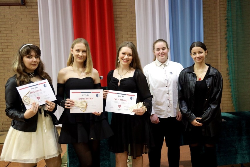 Legnica: Zakończenie roku szkolnego w V Liceum Ogólnokształcącym, zobaczcie zdjęcia
