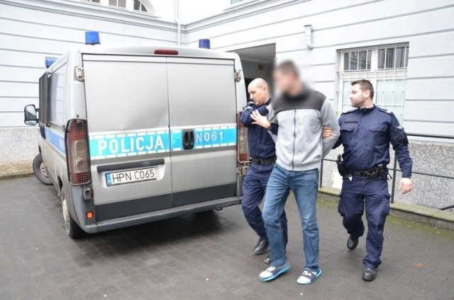 Kolejne oszustwo „na policjanta” w Gdańsku. Zatrzymano dwóch mężczyzn w wieku 24 i 27 lat.