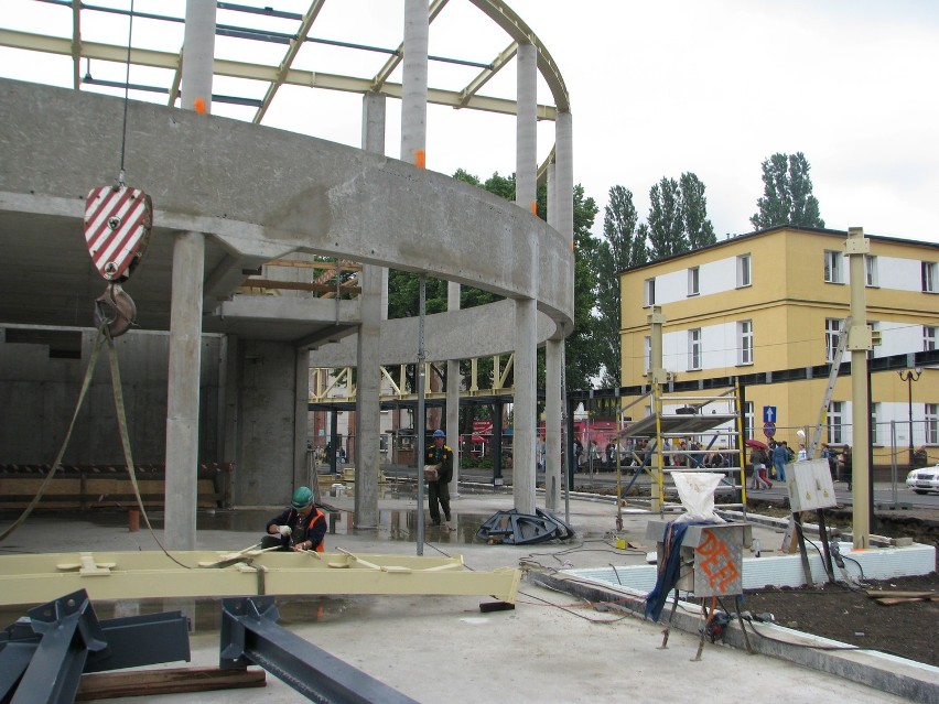 Budowa dworca autobusowego w Tarnowskich Górach na półmetku [ZDJĘCIA]