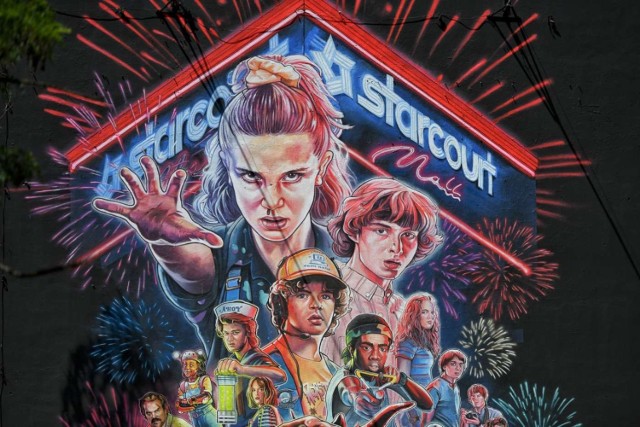 Wielki mural na Jeżycach. Promuje serial "Stranger Things"

Kolejne zdjęcie -->