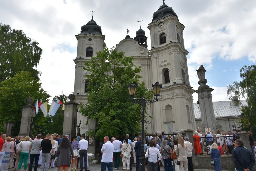 Uroczystości rozpoczęły się mszą święta w kościele pw....