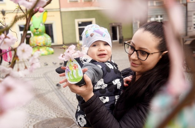 Piękna, słoneczna pogoda dopisała i w centrum Zielonej Góry spotkaliśmy na spacerach wielu mieszkańców.