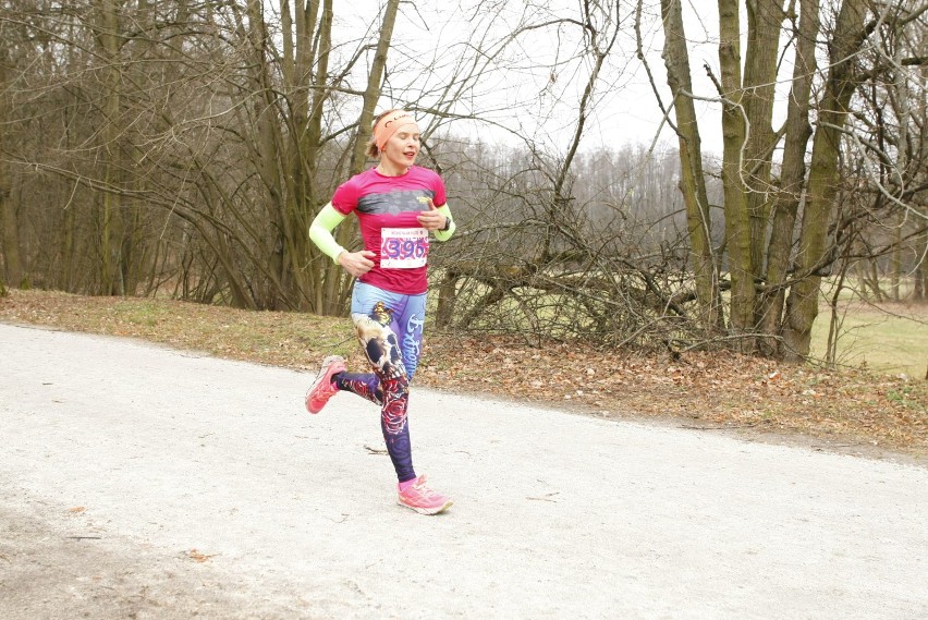 Kobieta na 5. Panie pobiegły w specjalnym wyścigu z okazji Dnia Kobiet. Zdjęcia z wydarzenia