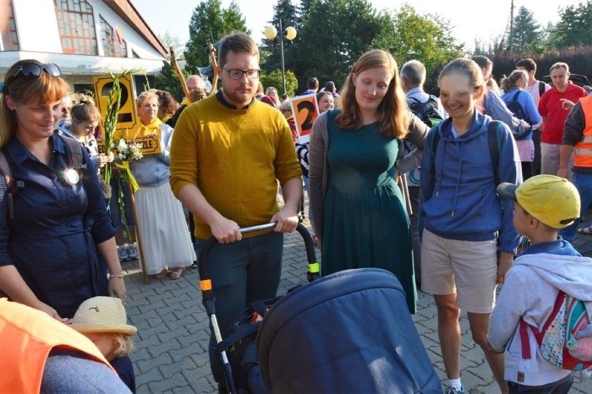 Każdego roku na pielgrzymi szlak prowadzący na Jasną Górę...