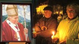 2 kwietnia 2005 roku zmarł Jan Paweł II. Tak żegnali papieża mieszkańcy Bydgoszczy - archiwalne zdjęcia