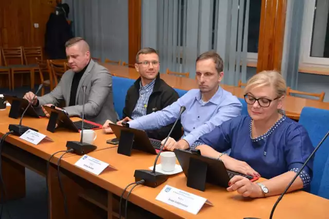 Nowy Dwór Gdański. Radni, podczas II Sesji, przyjęli uchwały dot. składów komisji Rady Miejskiej na lata 2018-2023.