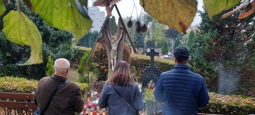 Wszystkich Świętych na cmentarzu w Świebodzinie.