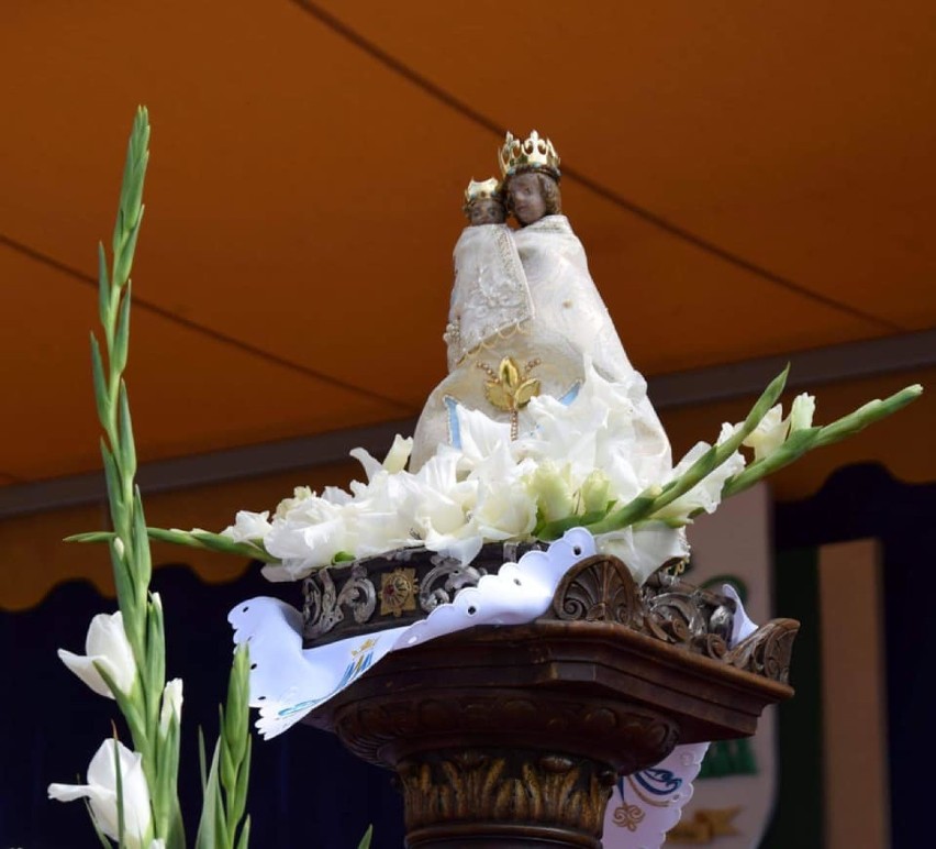 W Wambierzycach celebrowali 40. rocznicę Koronacji Figury Matki Bożej Wambierzyckiej Królowej Rodzin