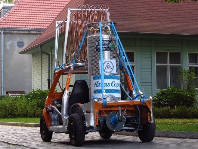 Samochód na ciekły azot - nowe dzieło studentów Politechniki Wrocławskiej (ZDJĘCIA)