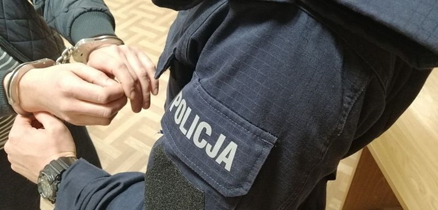 Policjanci zatrzymali 4 mężczyzn poszukiwanych do odbycia...