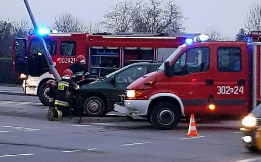 Gorzów Wielkopolski 16 kwietnia 2018 r. Kolizja na skrzyżowaniu Kosynierów Gdyńskich i Roosevelta w Gorzowie [ZDJĘCIA]