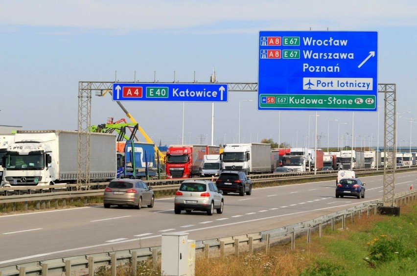 Autostrada A4 Katowice-Kraków ma dwa punkty poboru opłat....