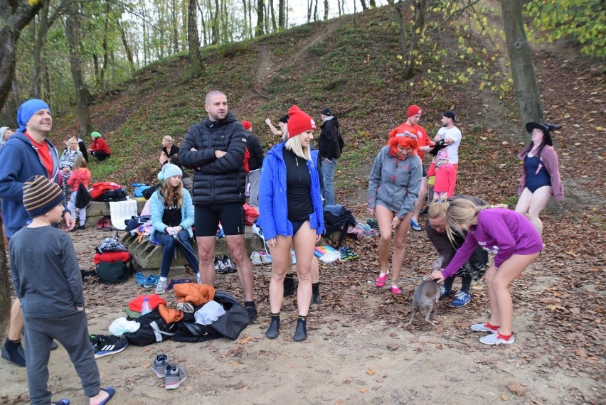 Królewskie Morski Gniezno: halloweenowe morsowanie [FOTO, VIDEO]