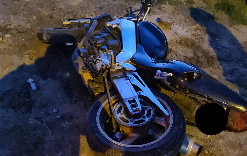 Wypadek z udziałem motocykla w Baninie. Motocyklista uciekł z miejsca zdarzenia