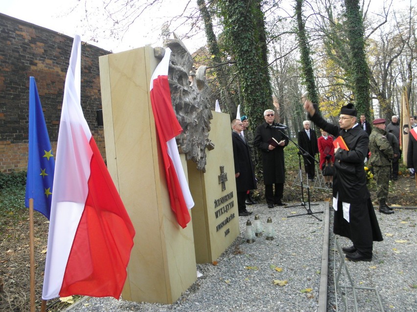 Pomnik Żołnierzy Wyklętych Żory: Rok temu odsłonięto pomnik... 