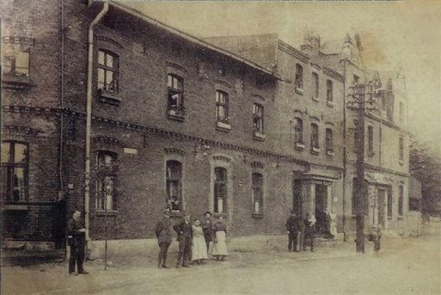 Widok na budynki u zbiegu ulic Bytkowska -Watoły.Obecnie mieści się tu restauracja "U Karlika".Rok 1924.(fot.ze zbiorów mojbytkow.republika.pl