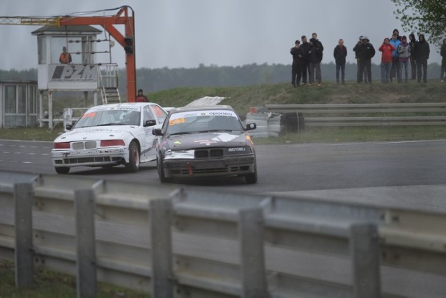 W ten weekend w toruńskim Motoparku króluje Rallycross! Dziś i jutro będą odbywały się tam mistrzostwa polski właśnie w tej dyscyplinie motosportu. Zobaczcie, co działo się tam dziś!