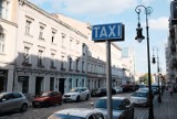 Jak będą jeździły taksówki w sylwestra 2020 w Poznaniu? Czy można zamówić taksówkę na określoną godzinę? Sprawdź!