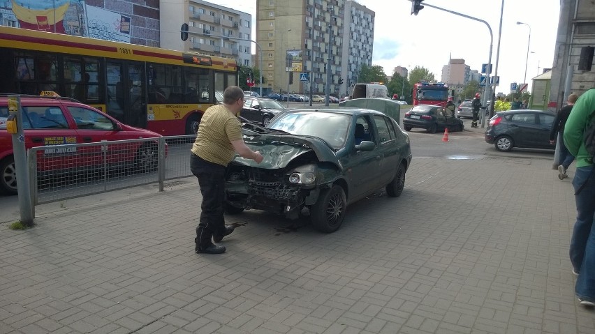 Zderzenie trzech samochodów na Kościuszki w Łodzi [ZDJĘCIA]