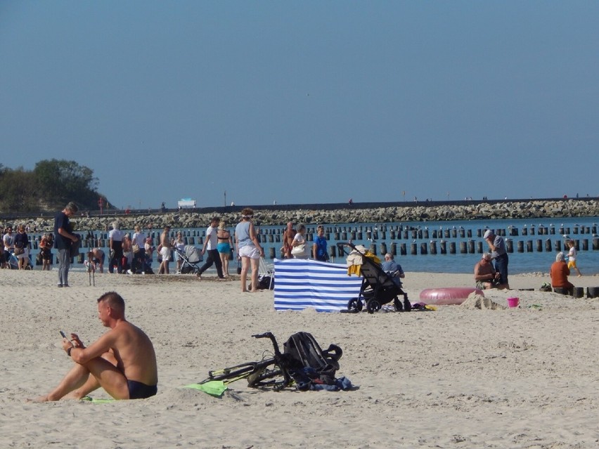 Letnia pogoda przyciąga plażowiczów do Ustki [ZDJĘCIA]