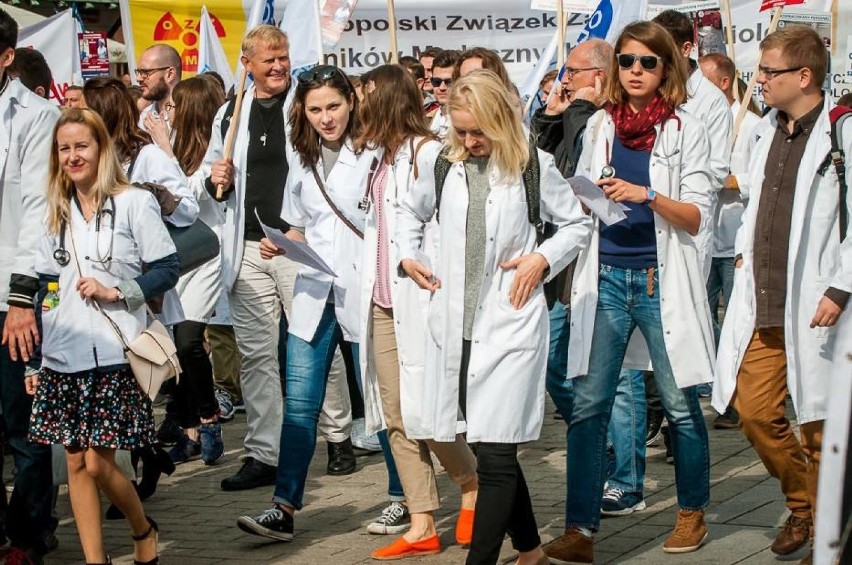 Lekarze zapowiedzieli wielki strajk w Warszawie. "Dajcie...
