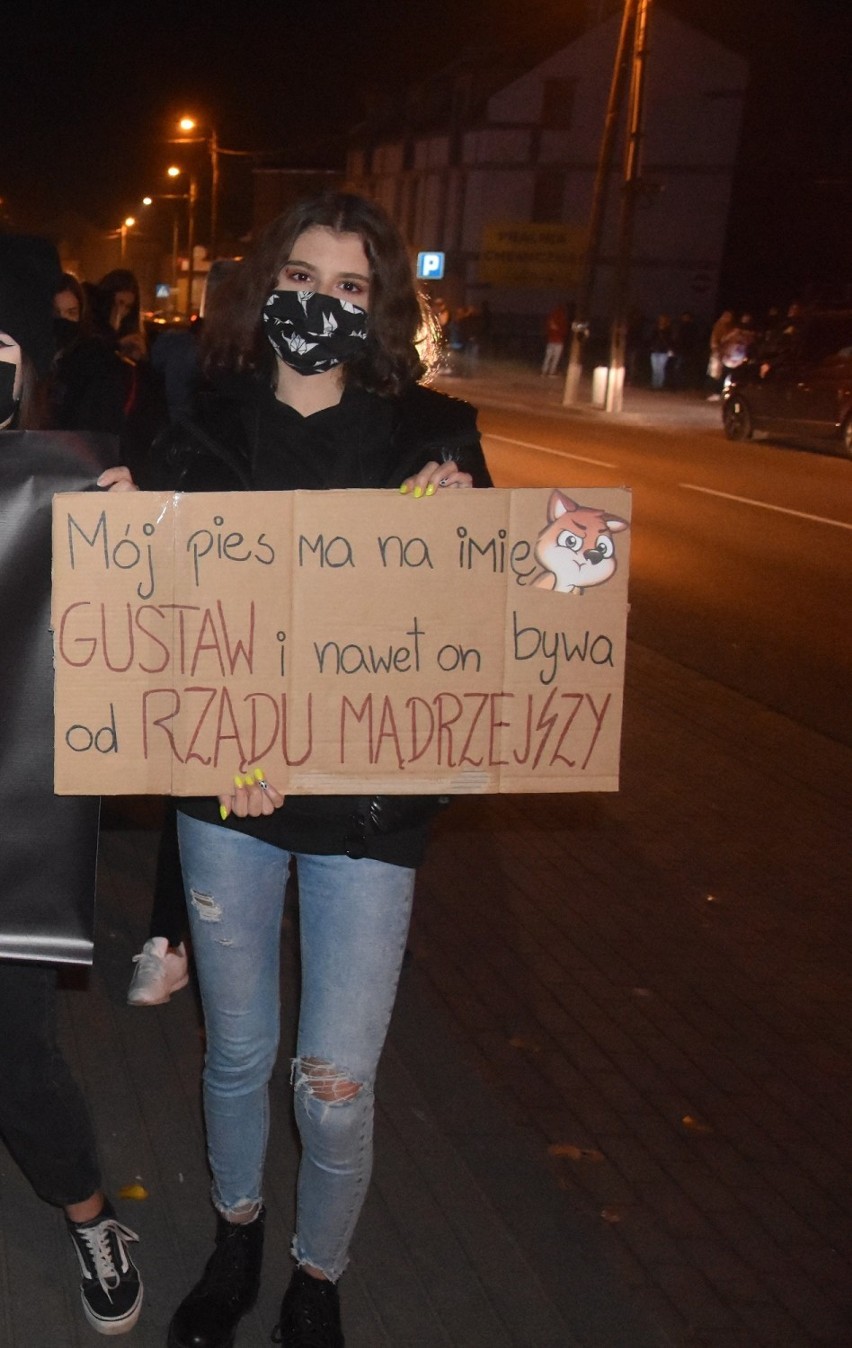 Rypin. Hasła i transparenty z protestów kobiet w Rypinie [zobacz zdjęcia]