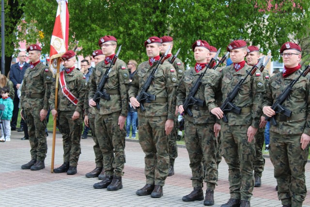 Tak w ubiegłym roku wyglądały obchody 3 maja w Łęczycy -->