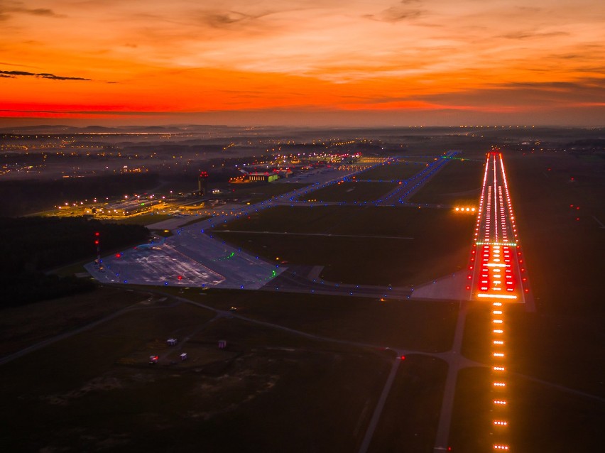 Pas startowy na lotnisku Pyrzowice ma właśnie 3 lata [zdjęcia Katowice Airport z góry]