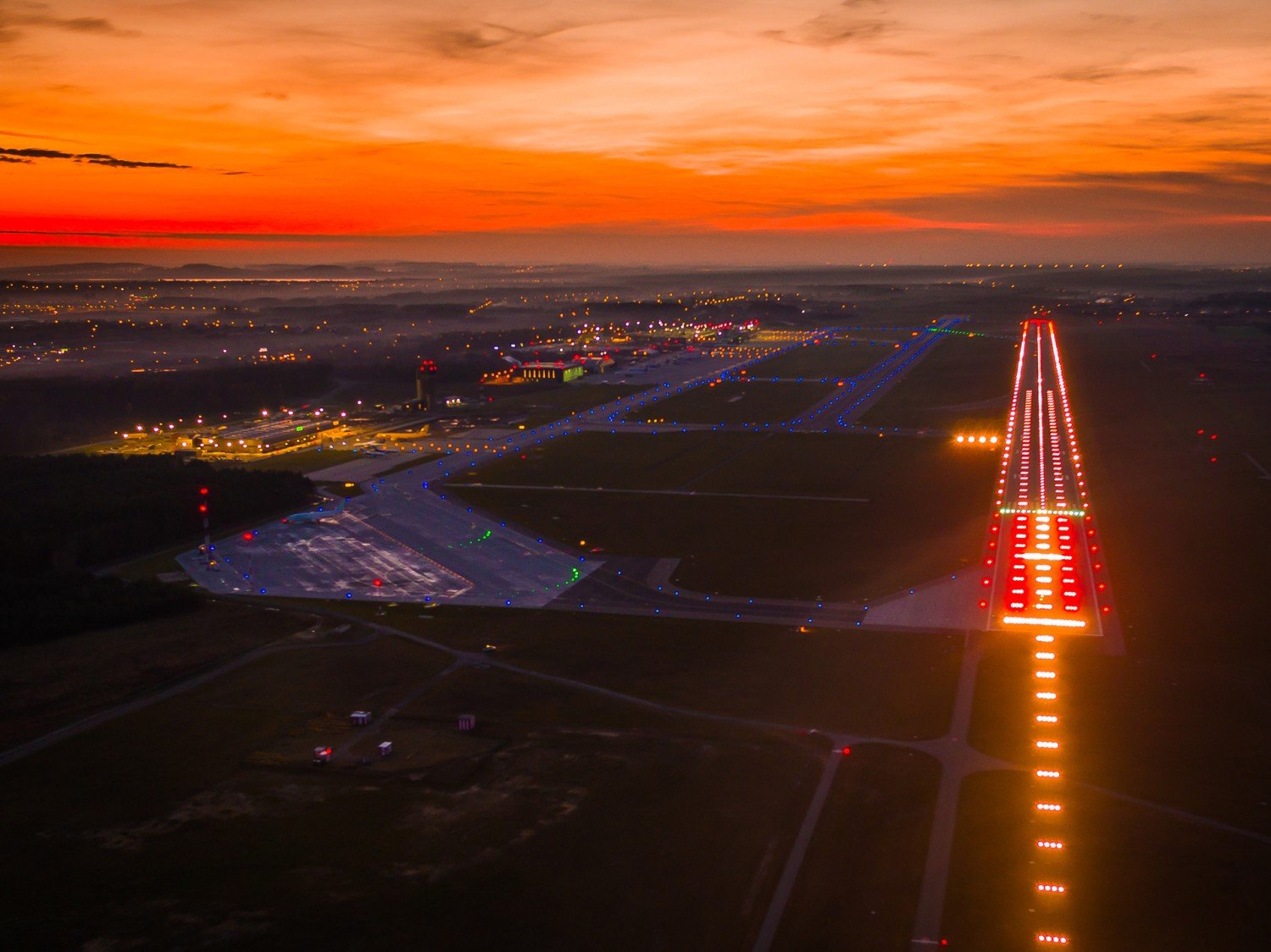 Pas startowy na lotnisku Pyrzowice ma właśnie 3 lata [zdjęcia Katowice  Airport z góry] | Katowice Nasze Miasto