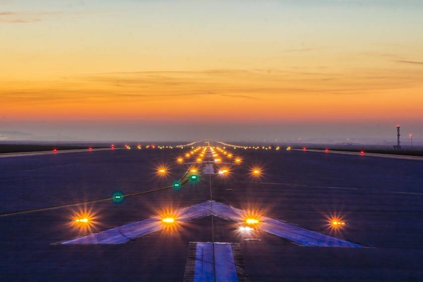 Pas startowy na lotnisku Pyrzowice ma właśnie 3 lata [zdjęcia Katowice Airport z góry]