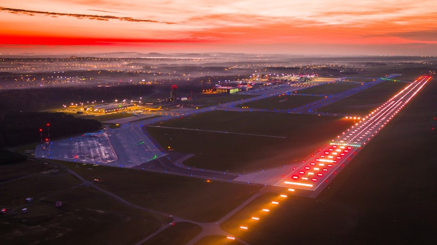 Pas startowy na lotnisku Pyrzowice ma właśnie 3 lata [zdjęcia Katowice Airport z góry]