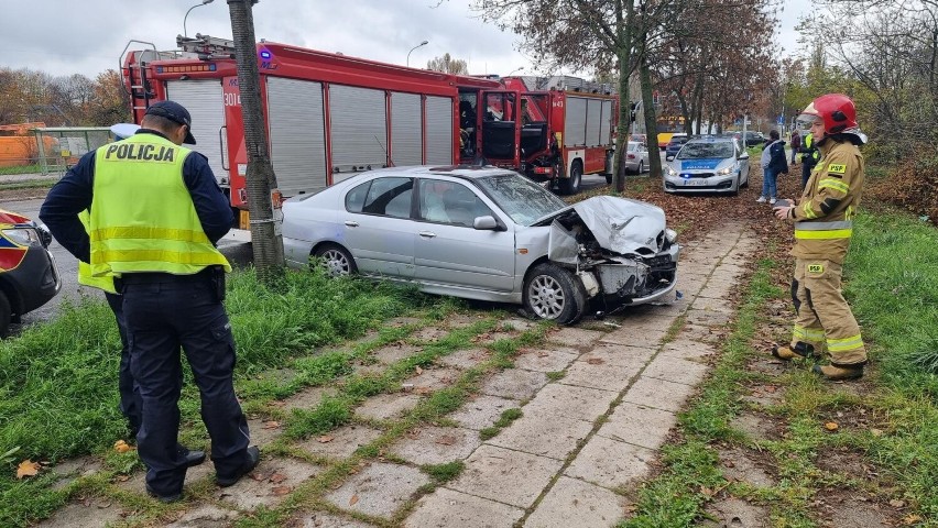 Kolizja trzech aut na ulicy Wojska Polskiego w Kielcach. Zderzyły się dwie osobówki i bus
