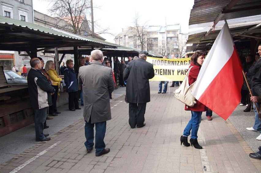 Gniezno: Protest kupców z Placu 21 Stycznia. Projekt targowiska ich zdaniem nie jest najlepszy