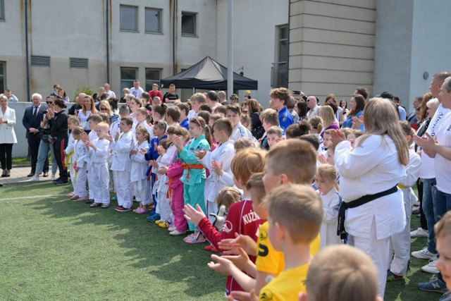 Międzyszkolny Ośrodek Sportu w Będzinie świętował 30-lecie 

Zobacz kolejne zdjęcia/plansze. Przesuwaj zdjęcia w prawo - naciśnij strzałkę lub przycisk NASTĘPNE