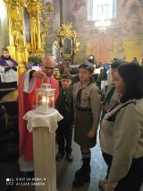 Betlejemskie światełko pokoju dotarło do obu opatowskich parafii. Piękna tradycja harcerska