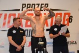 Wielkie ważenie przed galą Panzer Kickboxing Night 6. Zawodnicy są zdeterminowani i gotowi dać na ringu wielkie widowisko. Zobacz zdjęcia 