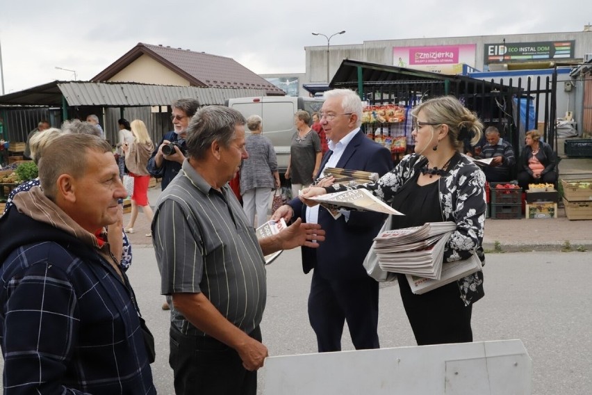 Poseł Krzysztof Lipiec odwiedził koneckie bazary. Mówił o dopłatach do ogrzewania. Zobacz zdjęcia