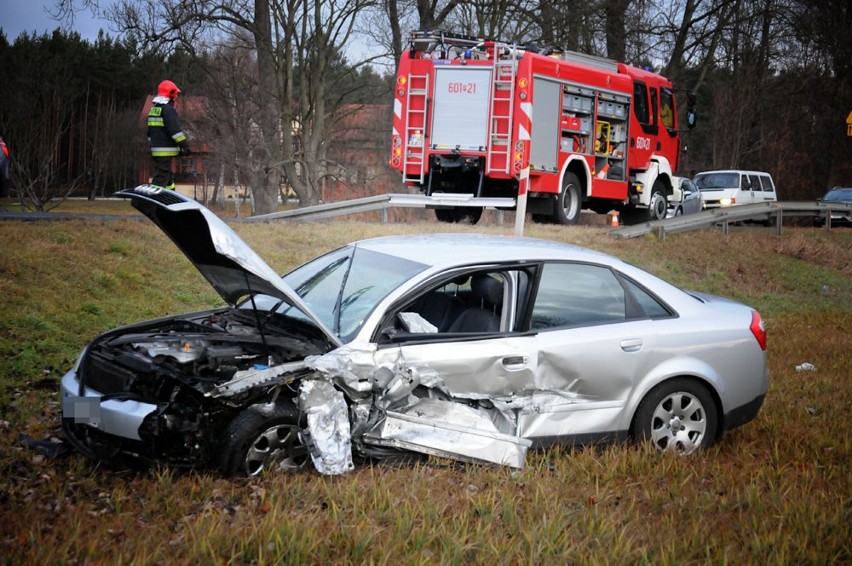 Zablokowana droga 434 do Poznania po zderzeniu samochodów