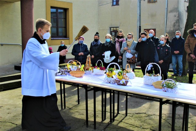 Tak wyglądało święcenie pokarmów w parafii pw. św. Andrzeja Apostoła w Łęczycy