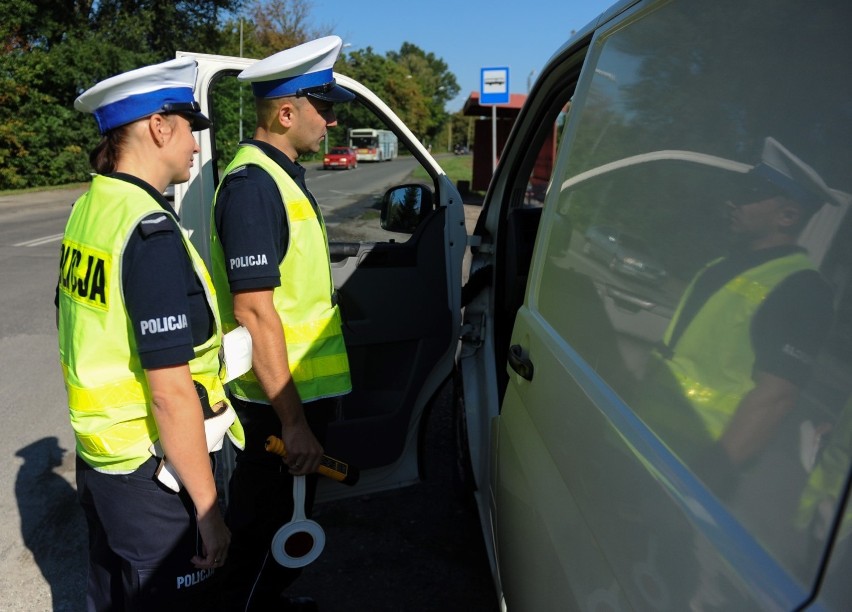 Funkcjonariusze Straży Ochrony Kolei wspólnie z policjantami...