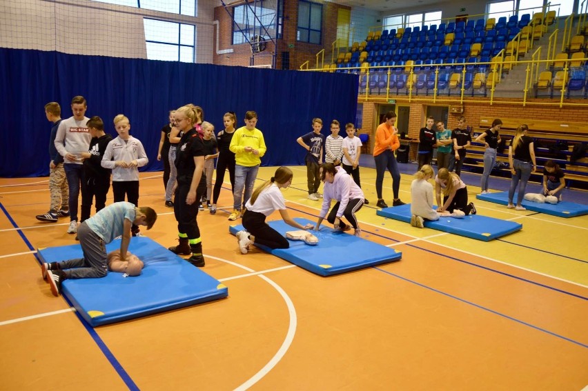 Szkoła Podstawowa w Gołuchowie włączyła się w akcję bicia rekordu udzielania pierwszej pomocy