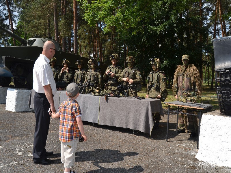 Uroczyczystość wręczenia sztandaru I lęborskiemu batalionowi zmechanizowanemu