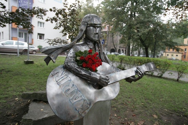 Rzeźba Karin Stanek stanęła przy Bytomskim Centrum Kultury