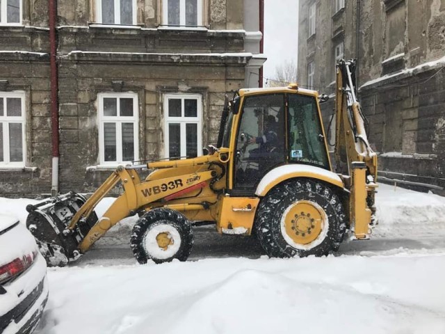 Dzisiaj i jutro z ulic i chodników w Przemyślu będzie wywożony śnieg.