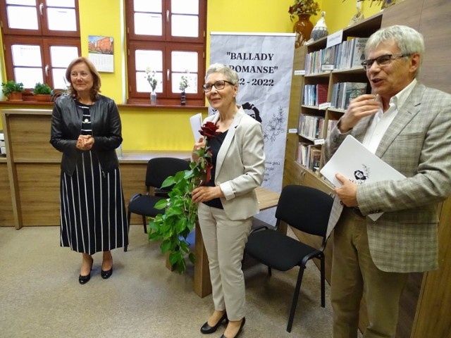 W chełmińskiej Bibliotece otwarta została wystawa i obejrzano spektakl