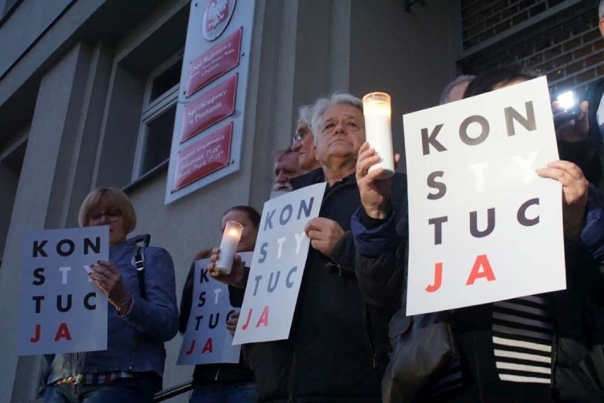 Manifestacja przed poznańskim sądem