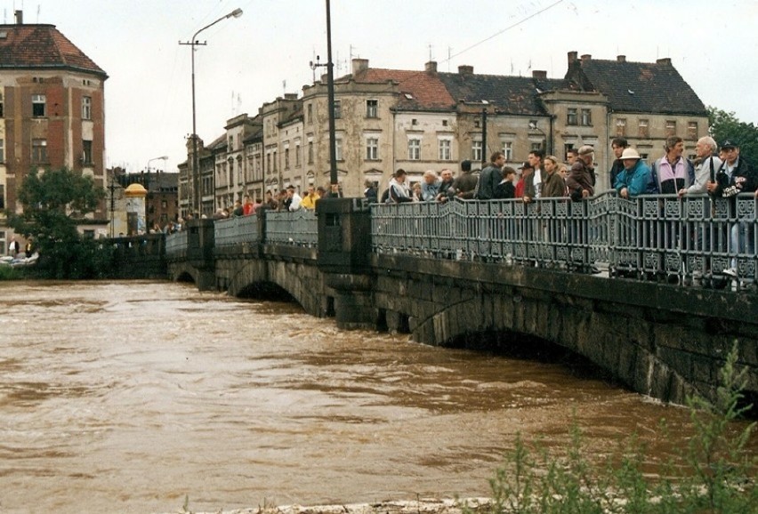 Powódź z 1997, zwana też powodzią tysiąclecia, uderzyła na...