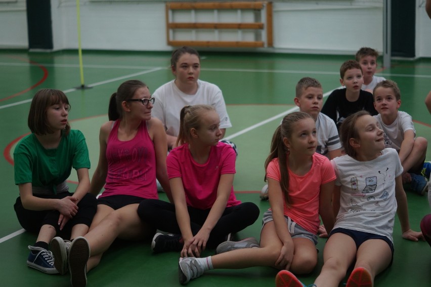 Świąteczny trening dzieci z Inowrocławskiej Akademii Siatkówki [zdjęcia]